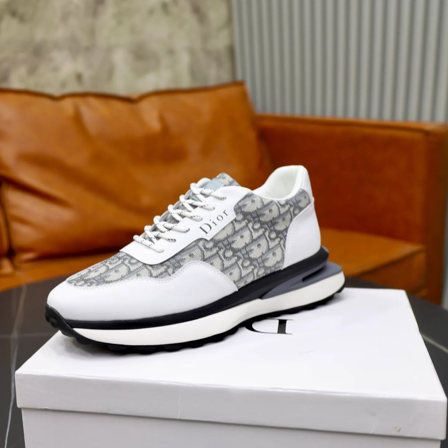 Ex-factory price: 462💰🙅‍♂️🙅‍♂️🙅‍♂️ Brand: Dior DIOR Standard code: 38-44 (45 customized) Grade: Same as the official website Material: Original leather splicing brand cloth Comfortable and breathable lining Lightweight and wear-resistant sports outsole Style category: Men's fashionable casual shoes Running sneakers Distinguished luxury brand elements Top luxury Color: actual picture color